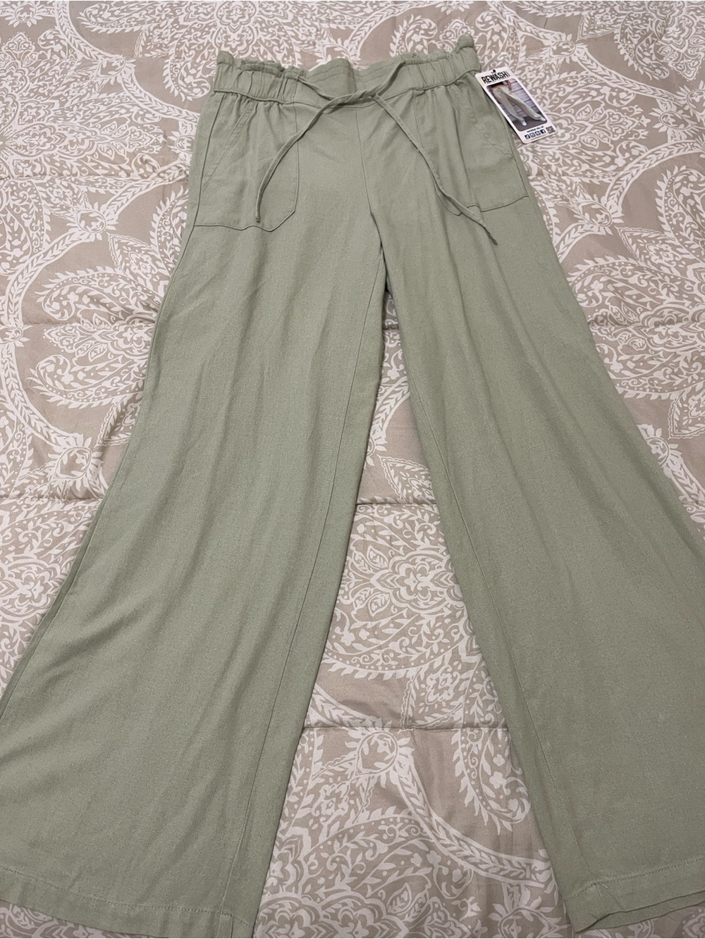 Relaxed Wide-Leg Drawstring Pants in Sage Green